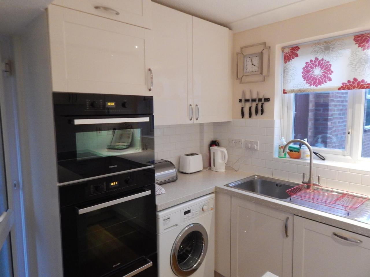 Spacious 3 Bdr House With Parking-Families-Corporate Groups By Orbitat Accommodations Cambridge  Luaran gambar