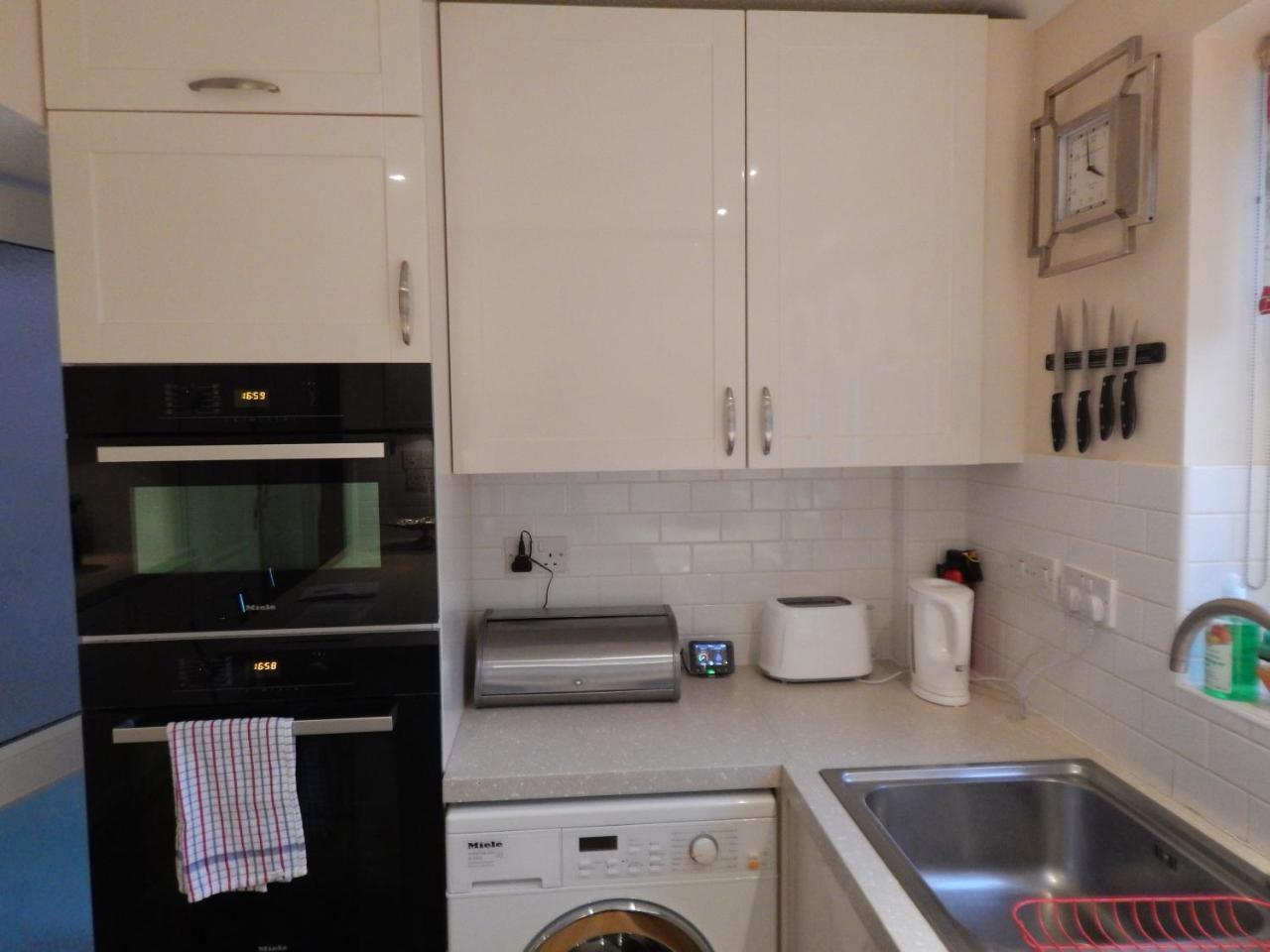 Spacious 3 Bdr House With Parking-Families-Corporate Groups By Orbitat Accommodations Cambridge  Luaran gambar